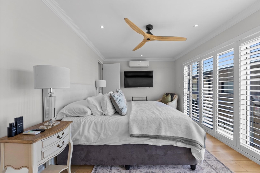 4 Bedroom Property for Sale in Sea Point Western Cape